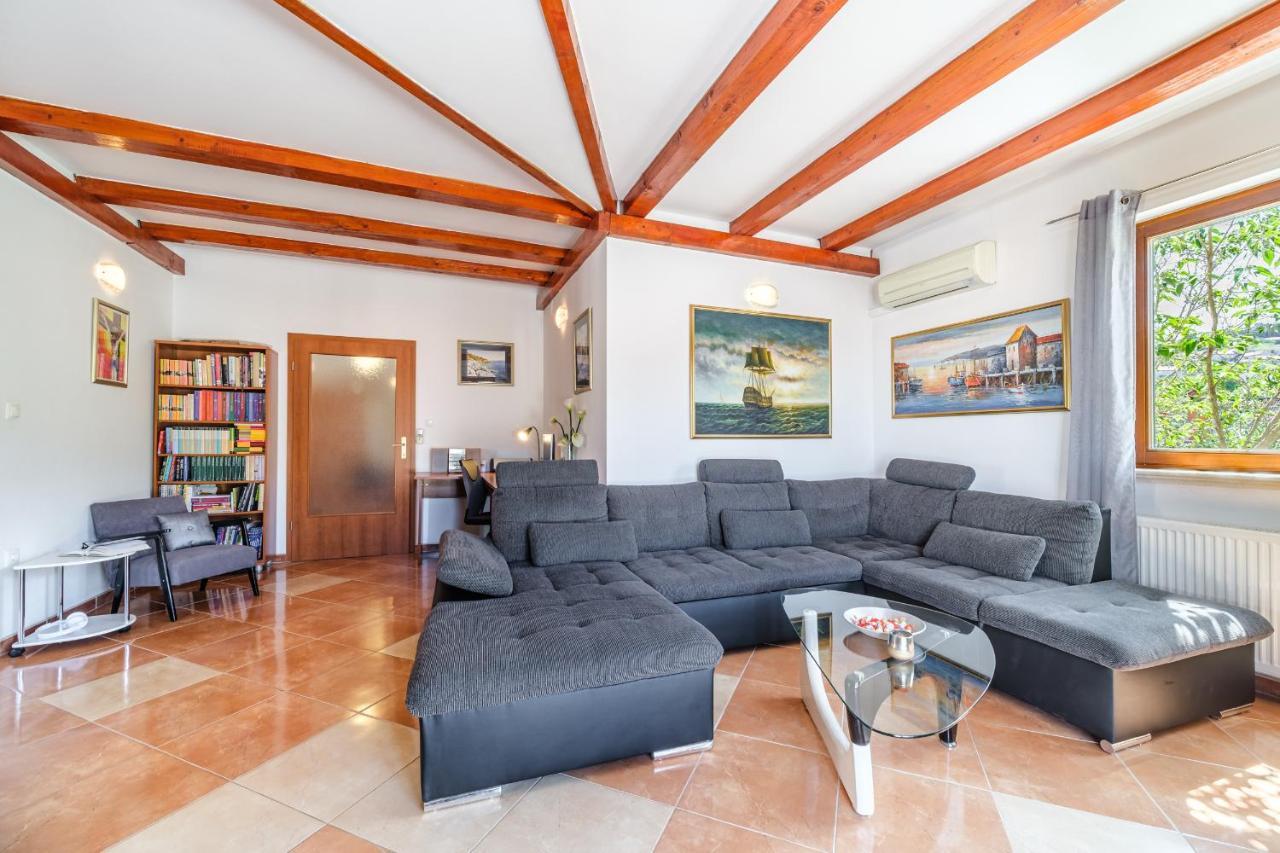 Guest House Barbara Nerezisca Екстериор снимка