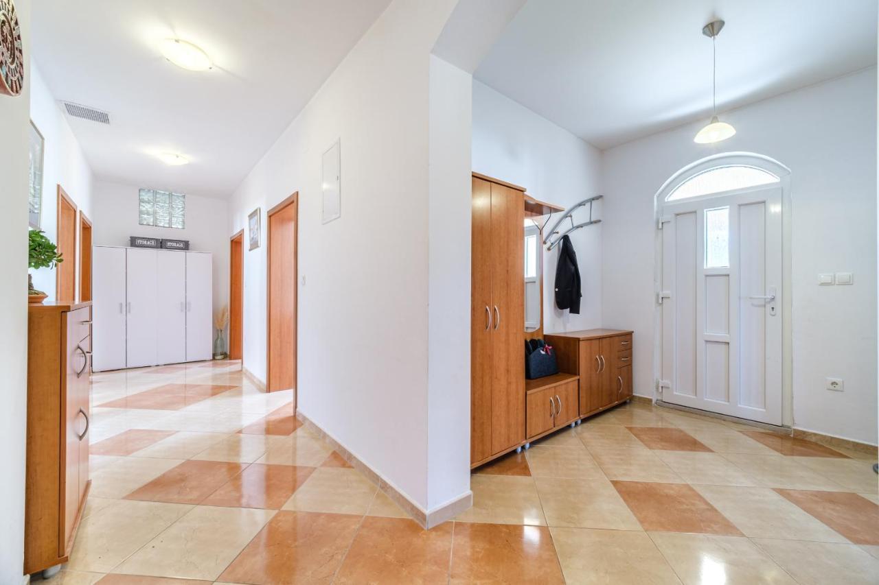 Guest House Barbara Nerezisca Екстериор снимка