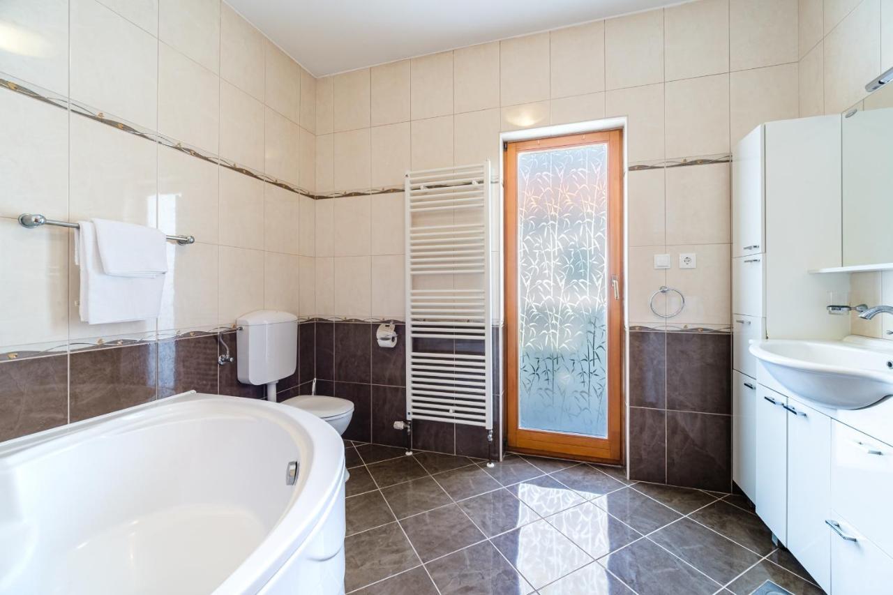 Guest House Barbara Nerezisca Екстериор снимка